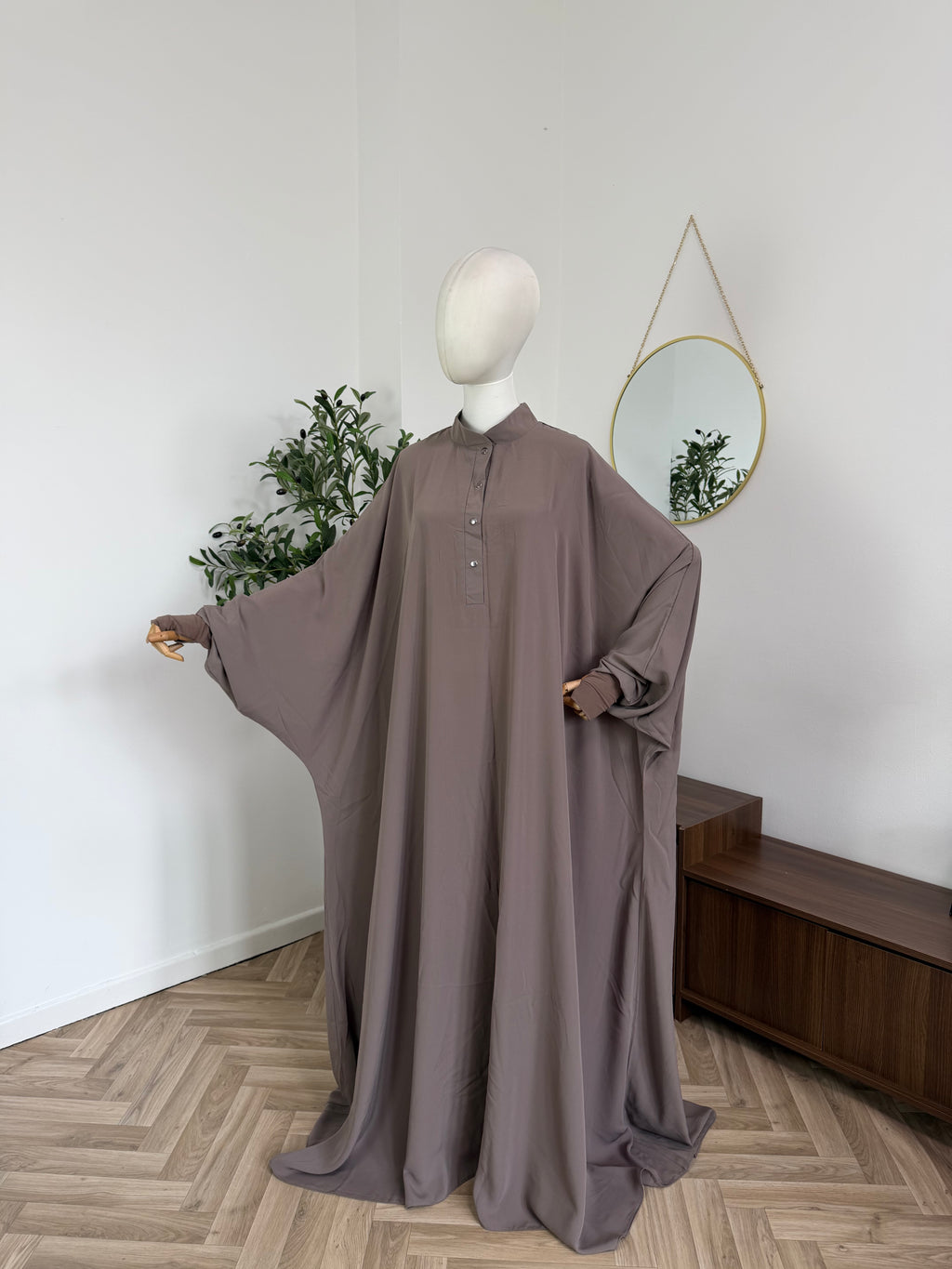 Farasha Abaya mit Daumenloch (Medina Crepe/Seide)