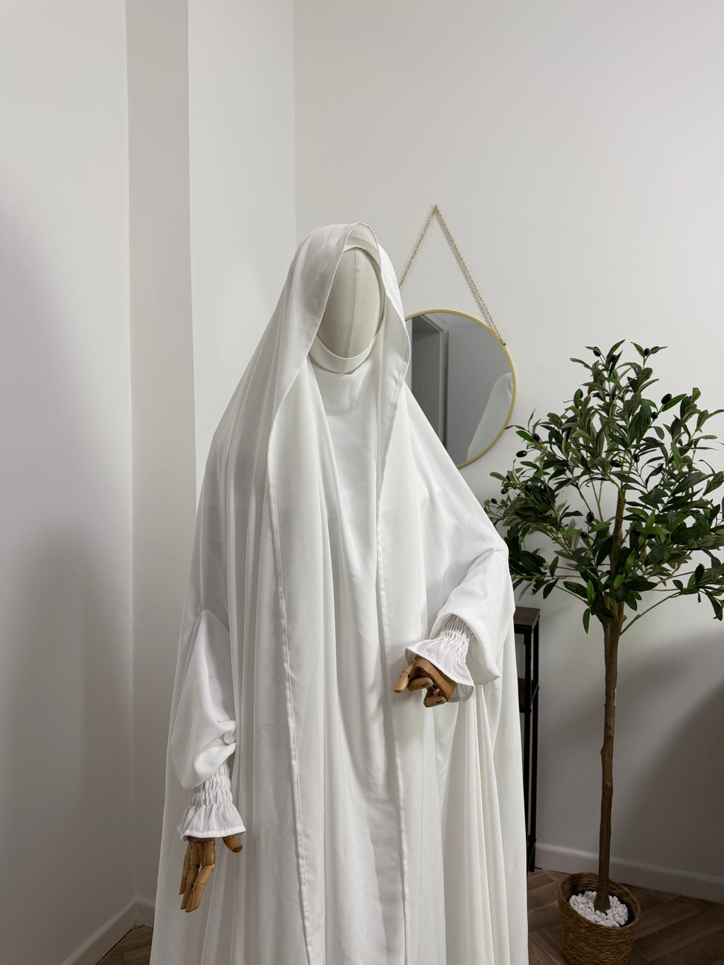 Hochzeitsjilbab mit Unterkleid