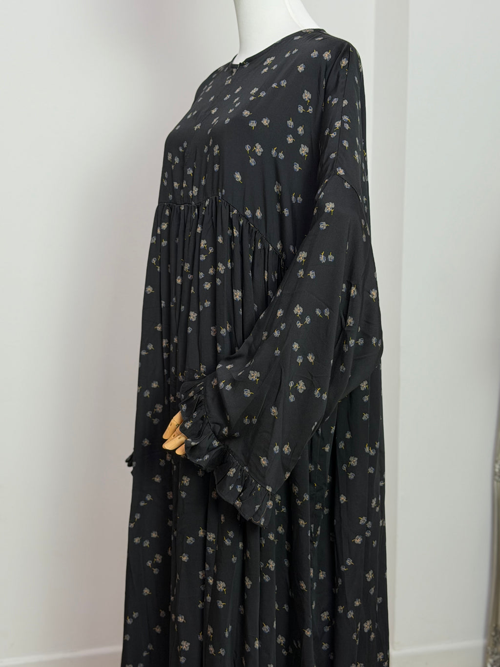 Abaya mit Rüschenärmeln aus 100 % Viskose