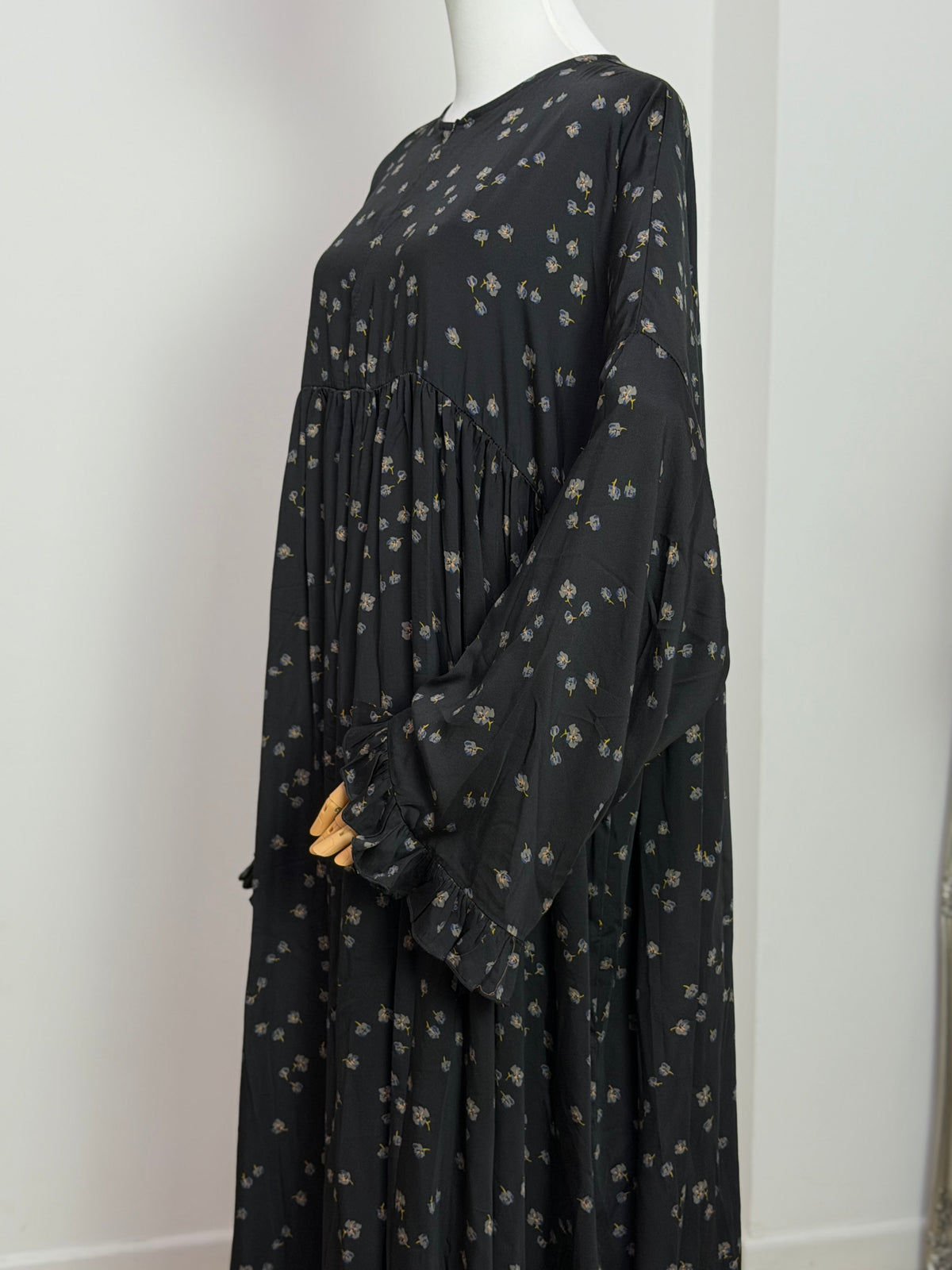 Abaya mit Rüschenärmeln aus 100 % Viskose