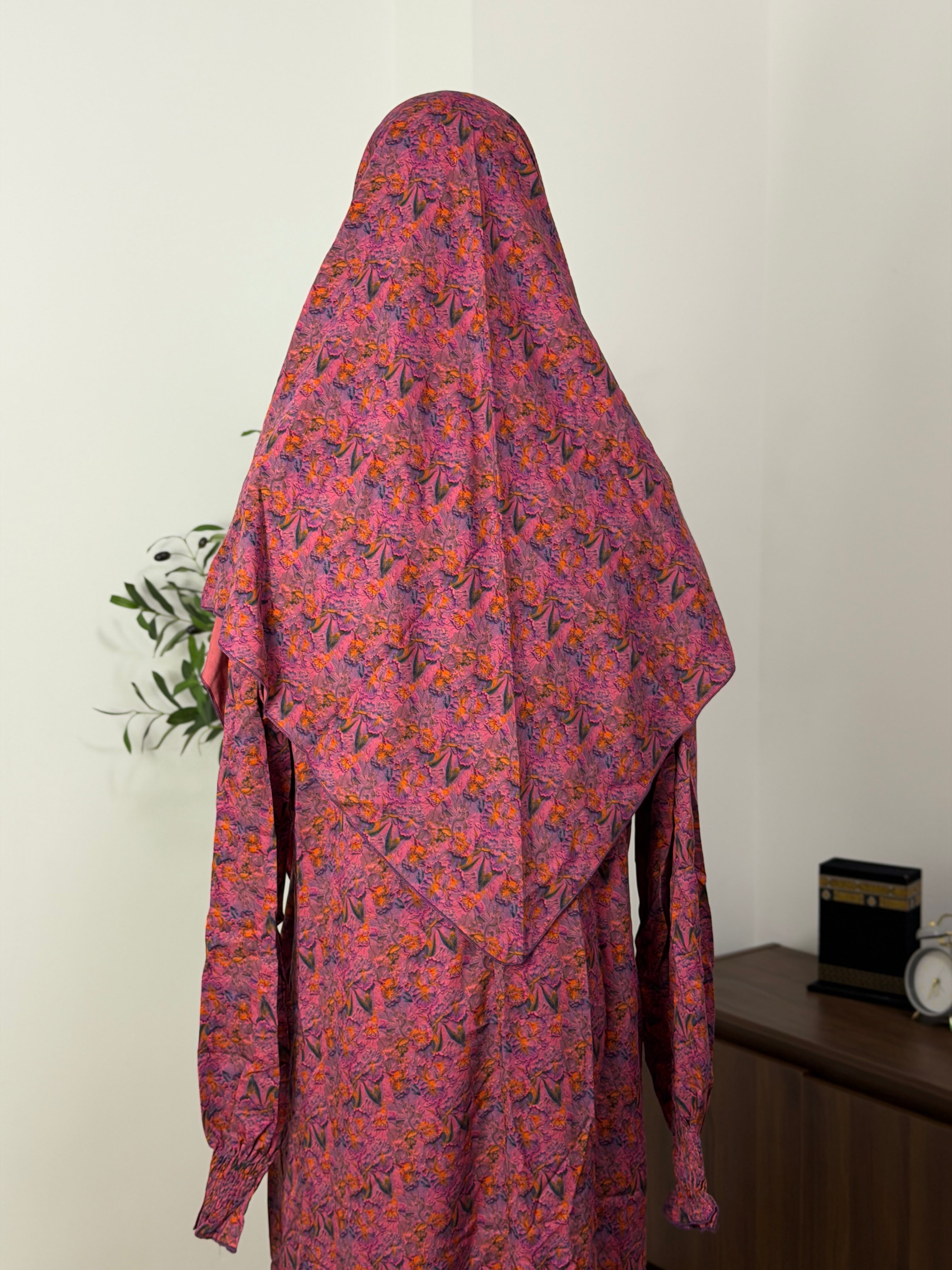 Elegantes Kleid mit floralem Muster in Bordeaux