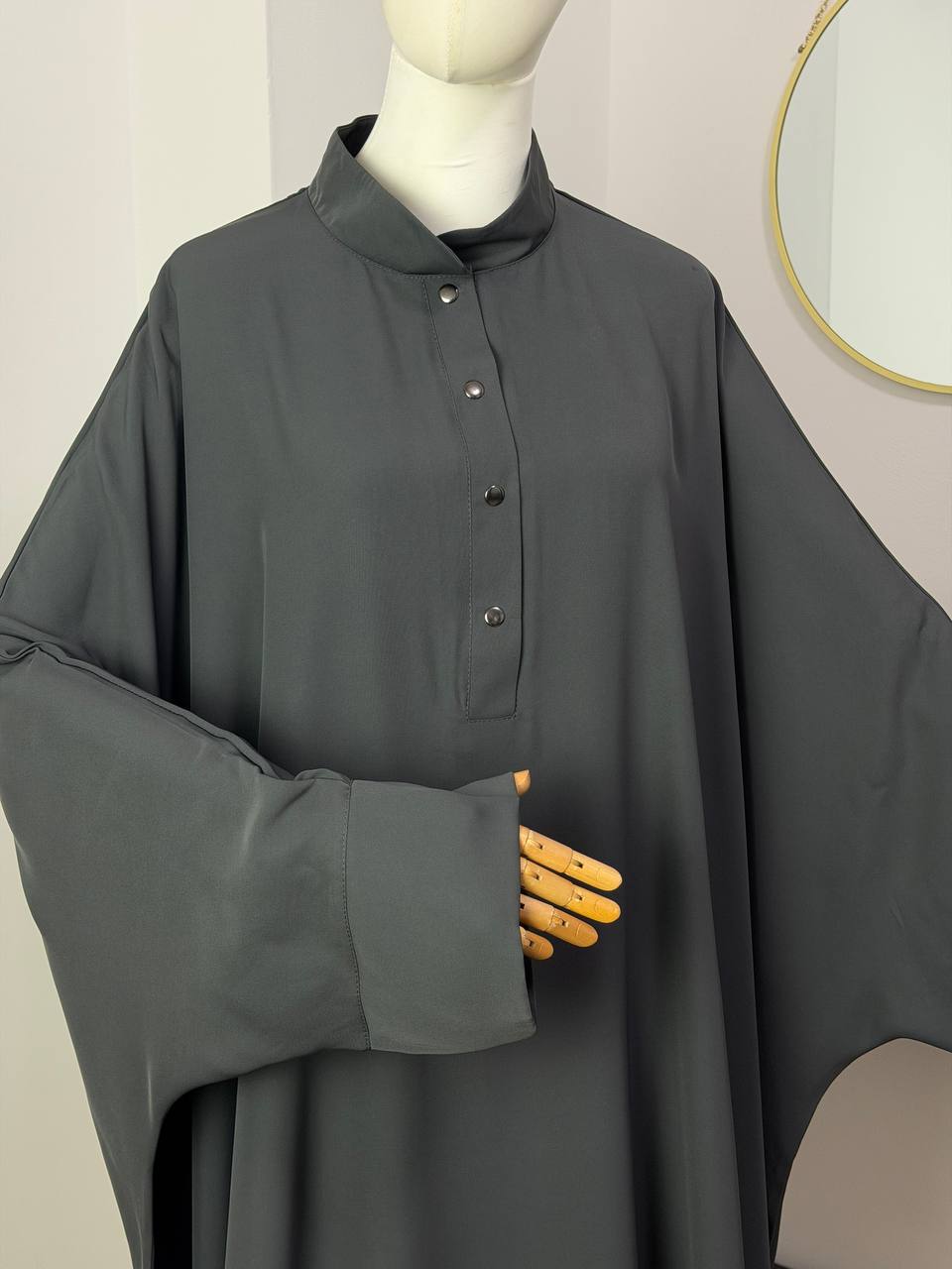 Farasha Abaya mit breiteren Ärmeln