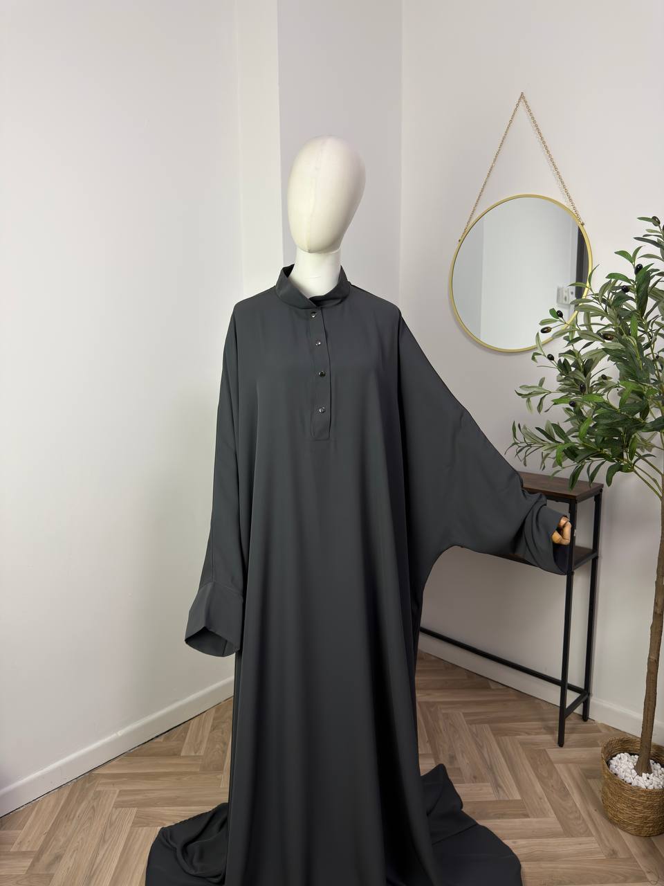 Farasha Abaya mit breiteren Ärmeln