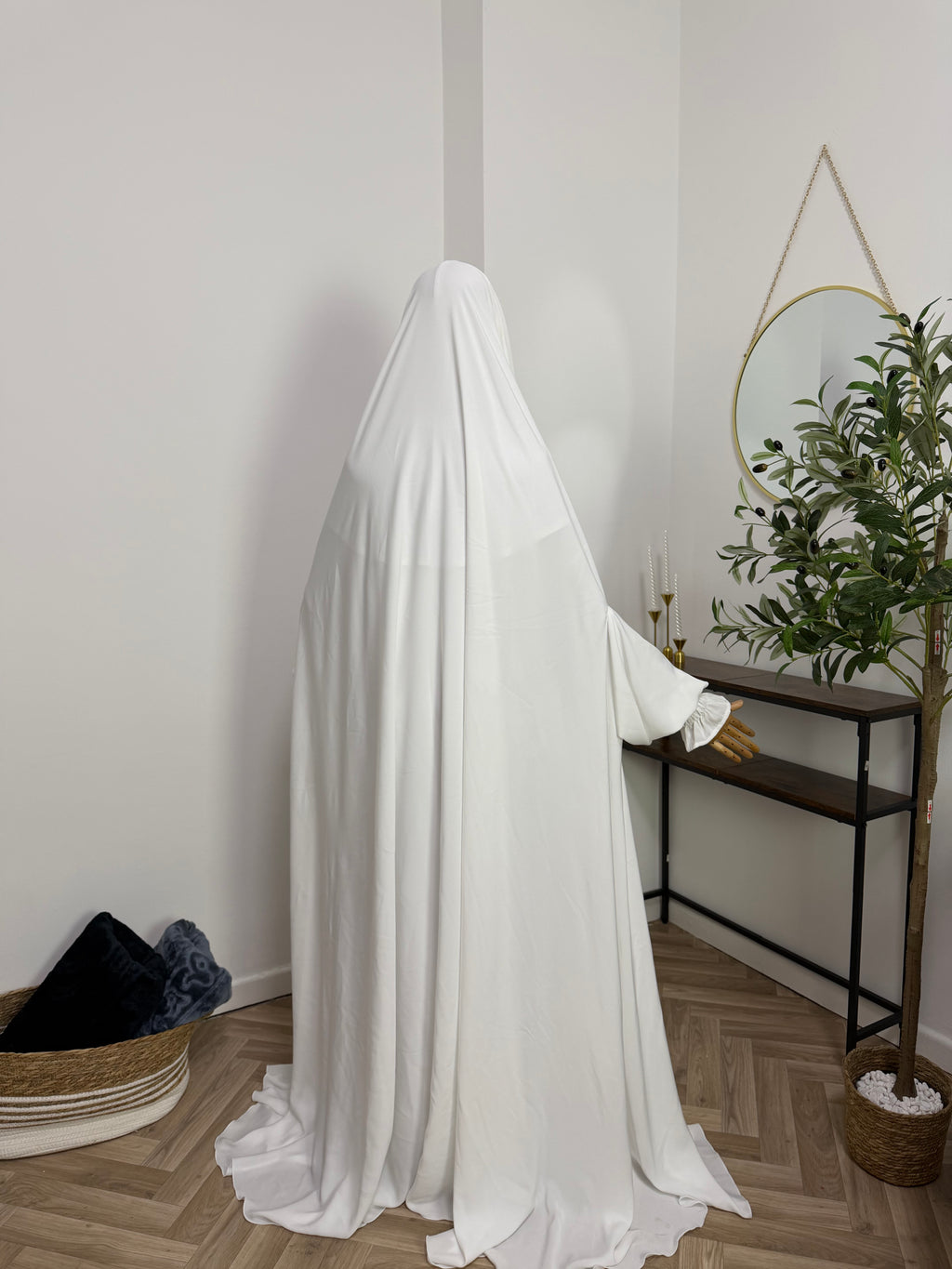 Hochzeitsjilbab mit Unterkleid