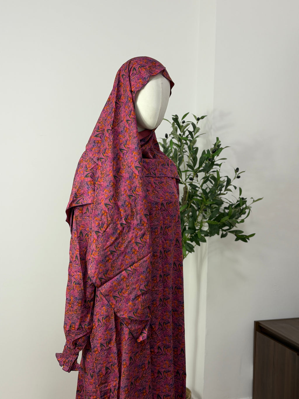Elegantes Kleid mit floralem Muster in Bordeaux