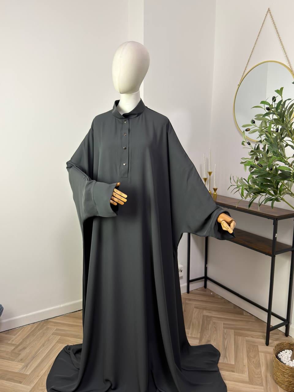 Farasha Abaya mit breiteren Ärmeln