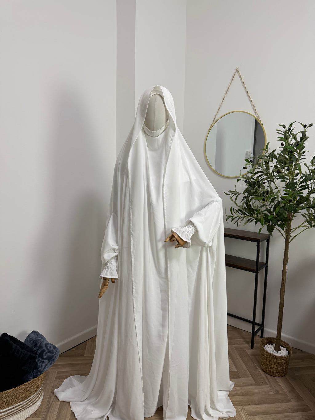 Hochzeitsjilbab mit Unterkleid