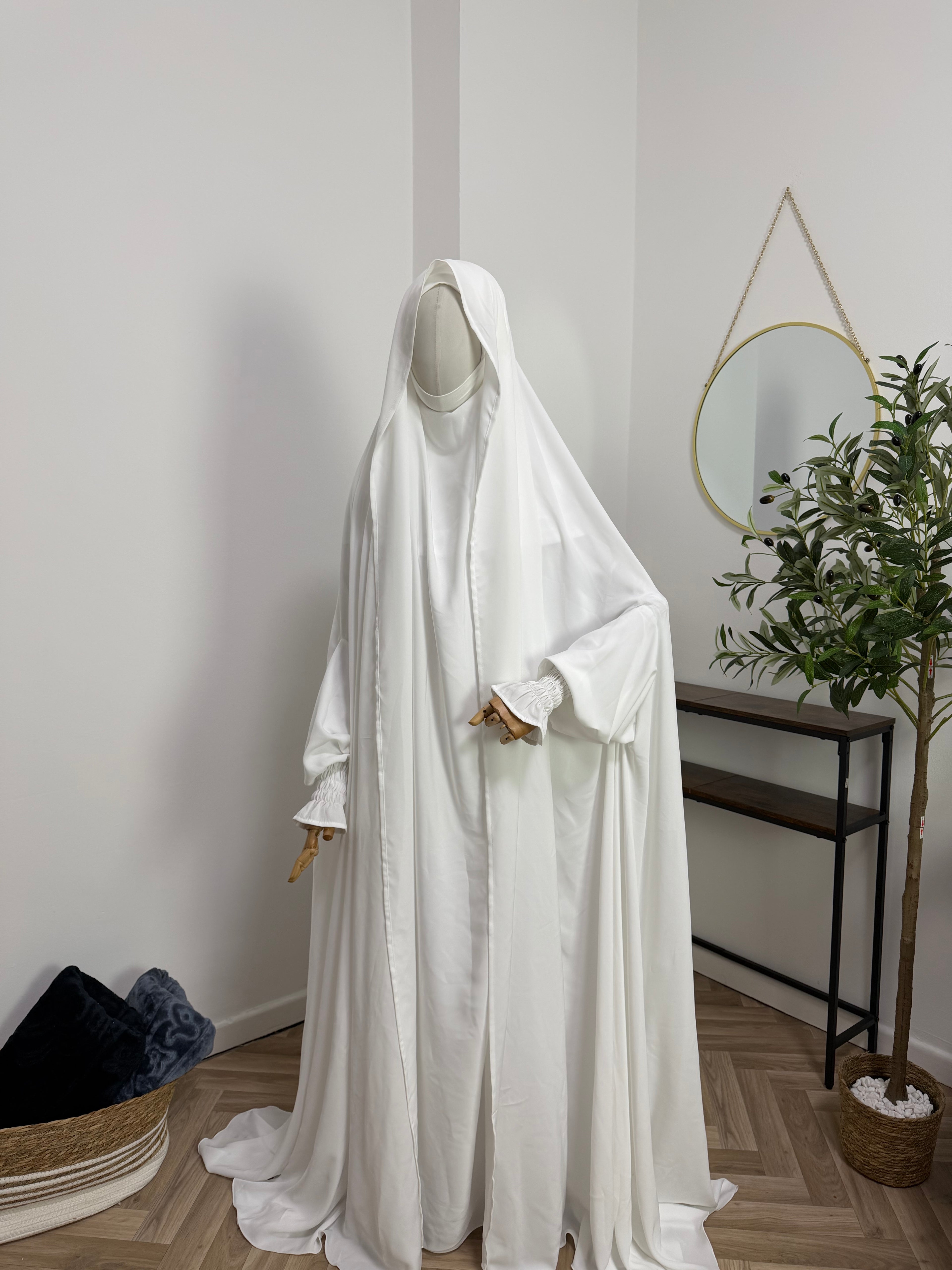 Hochzeitsjilbab mit Unterkleid