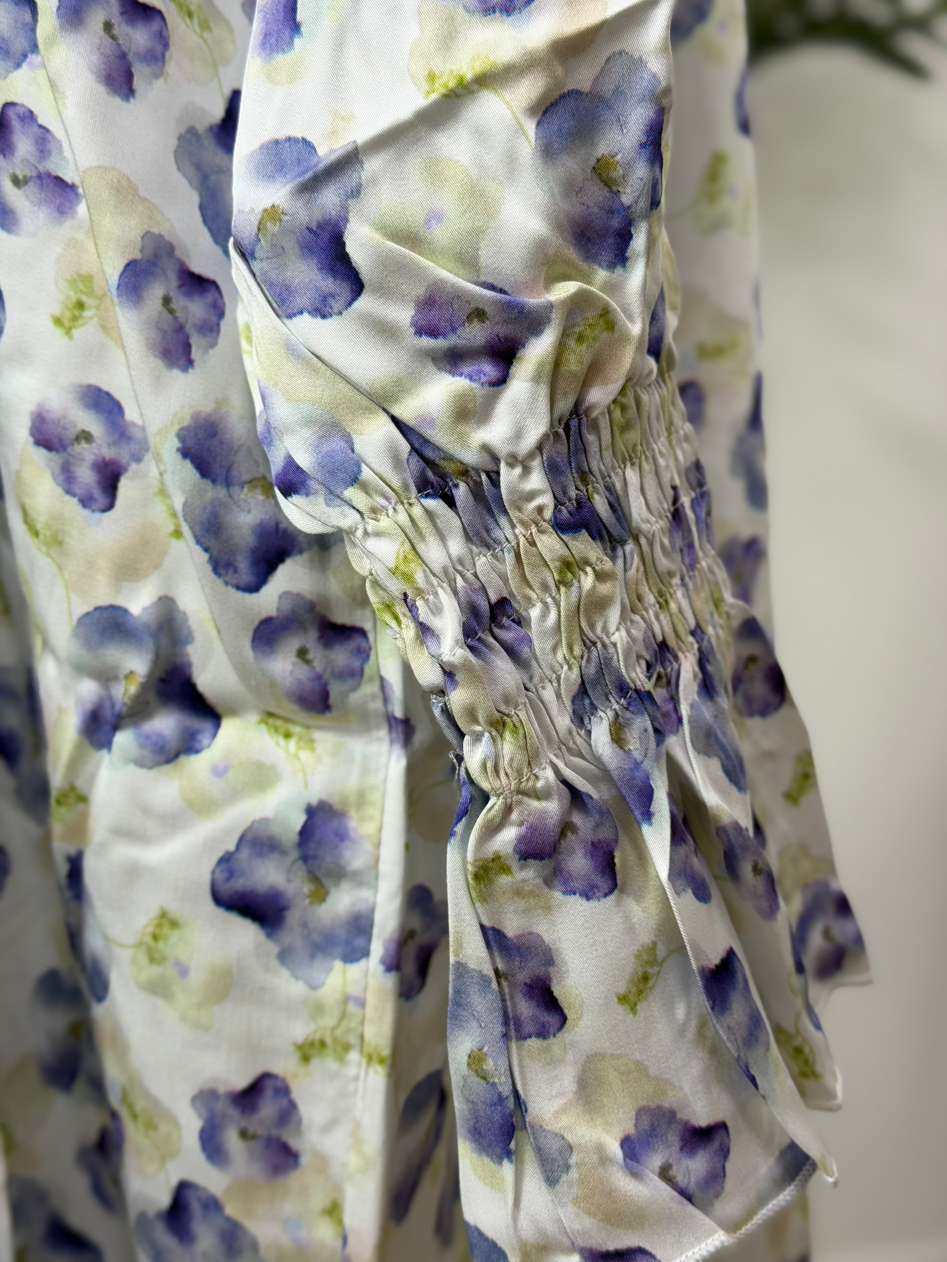 Elegantes Hauskleid mit floralem Muster