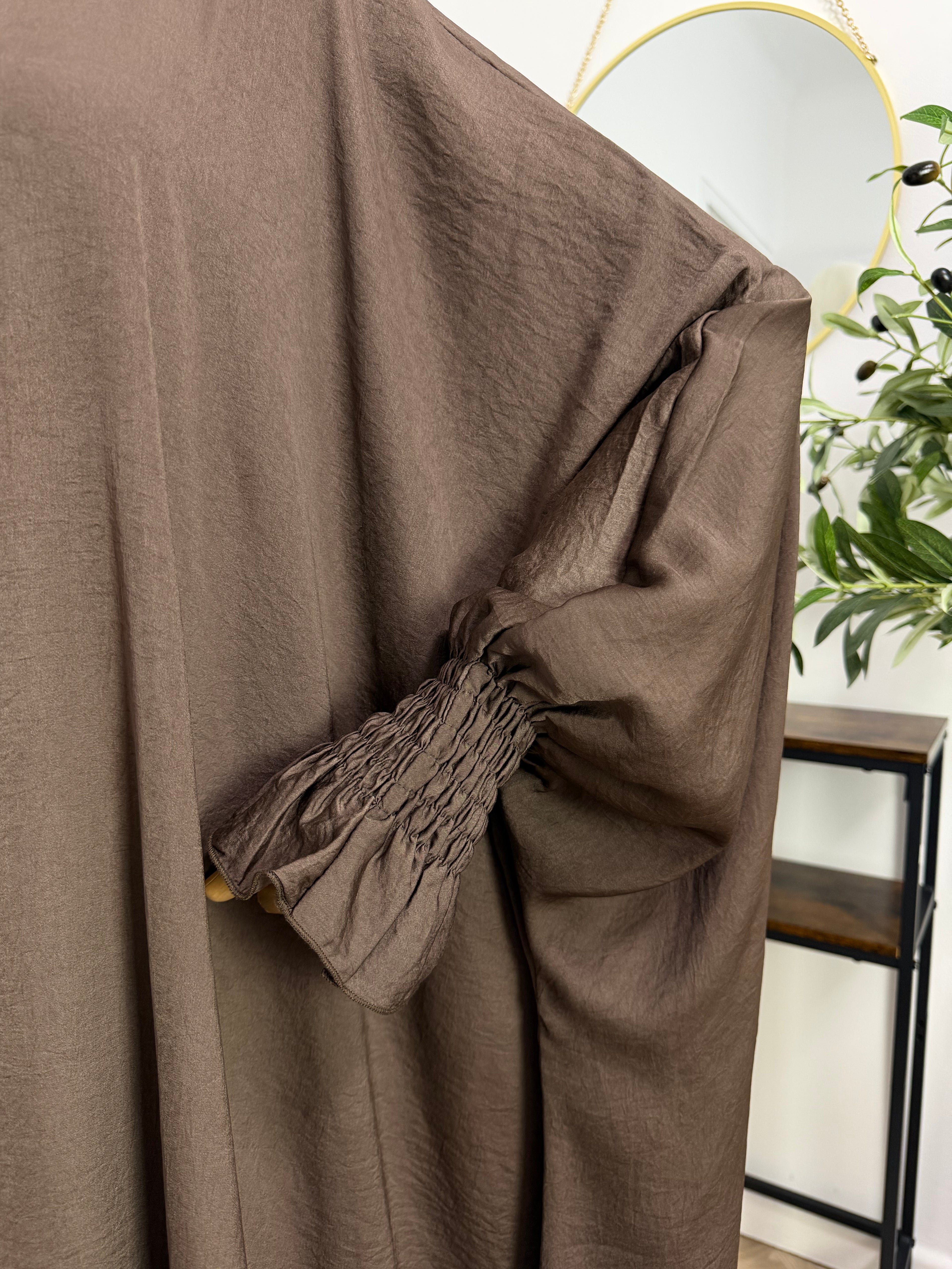 Farasha Abaya mit Tulpenärmeln