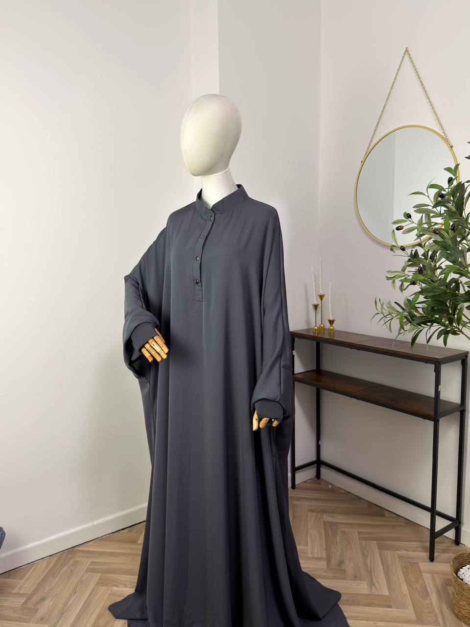 Farasha Abaya mit Daumenloch (Abaya Seide)