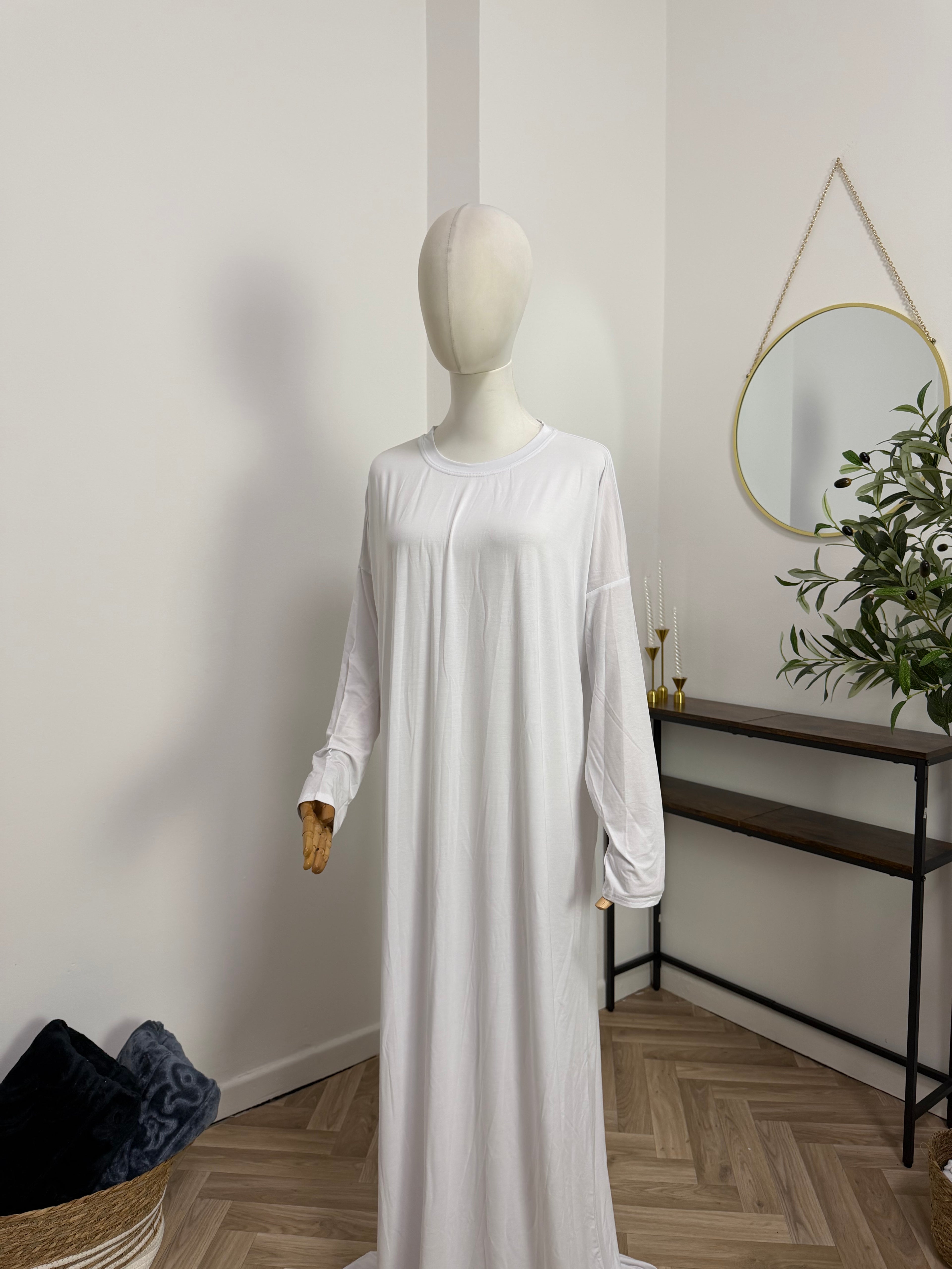 Hochzeitsjilbab mit Unterkleid