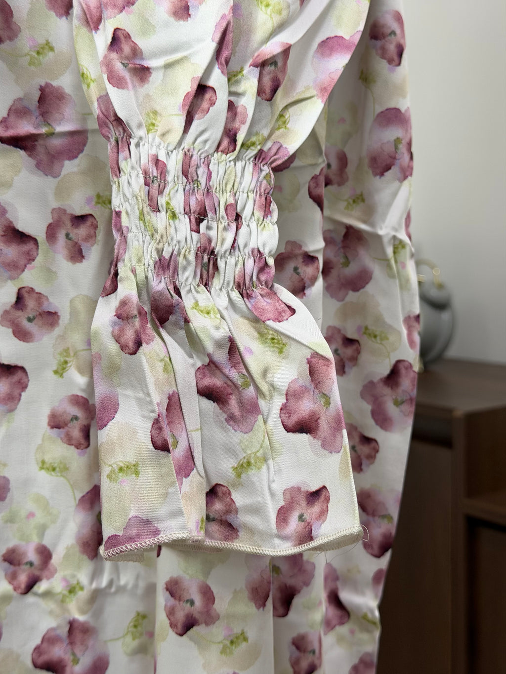 Elegantes Hauskleid mit floralem Muster