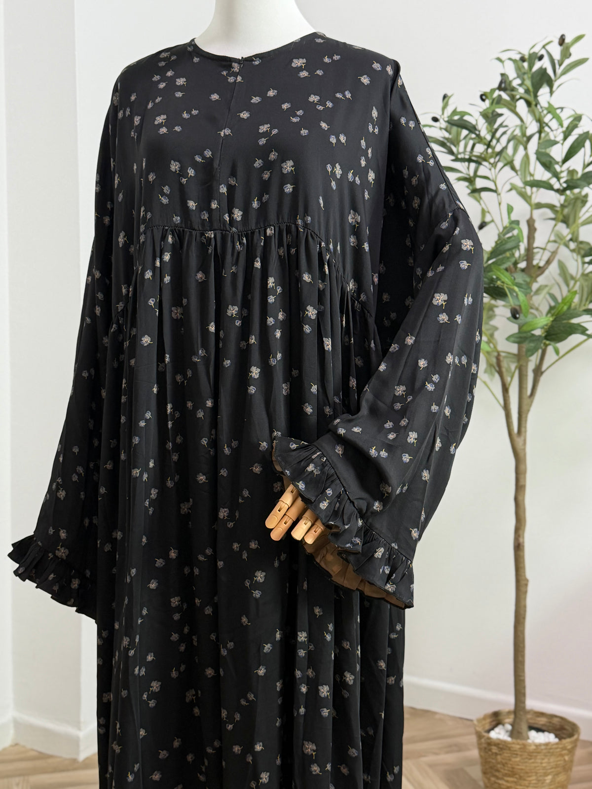 Abaya mit Rüschenärmeln aus 100 % Viskose
