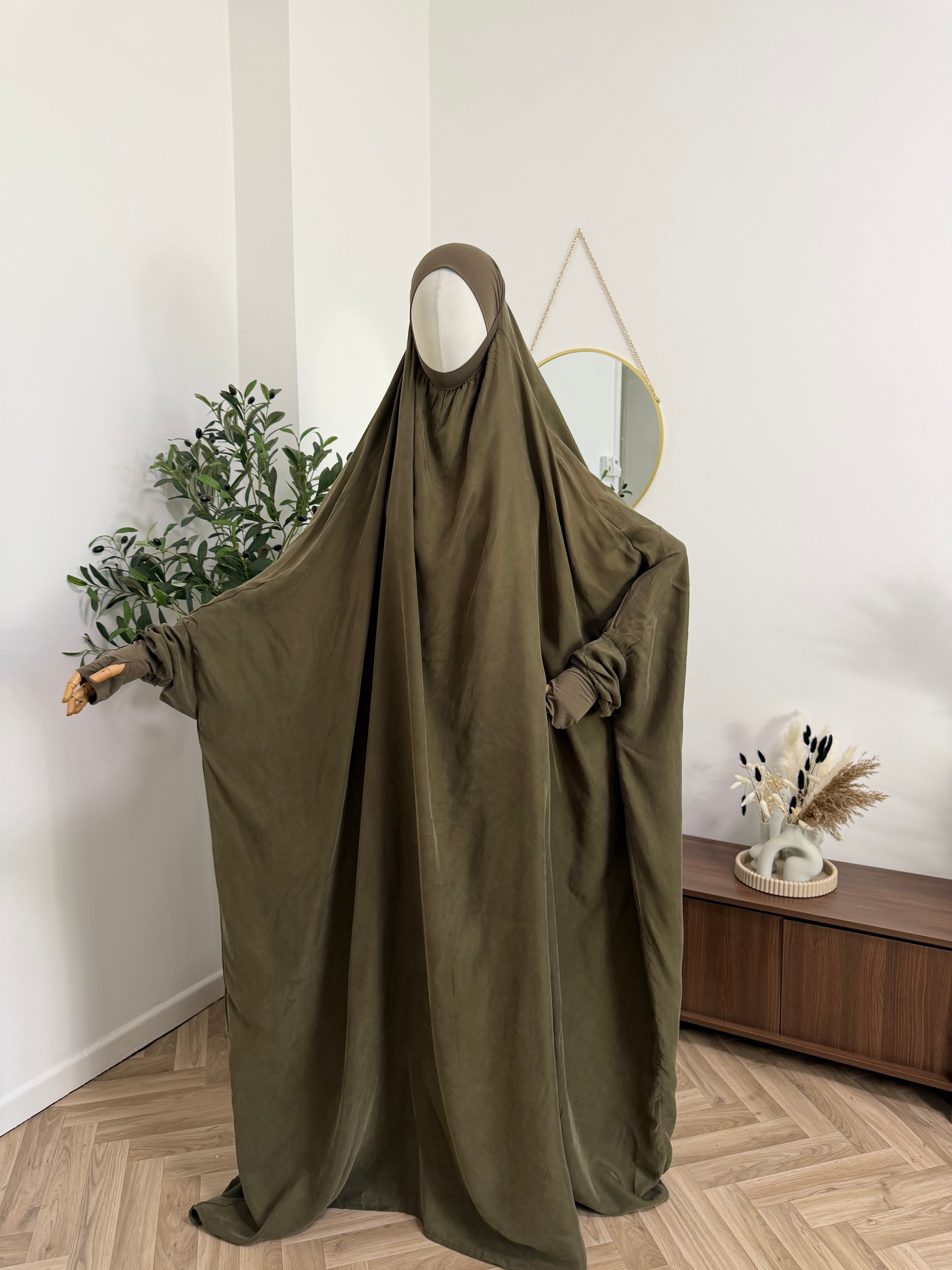 Einteiliger Jilbab aus Cupro