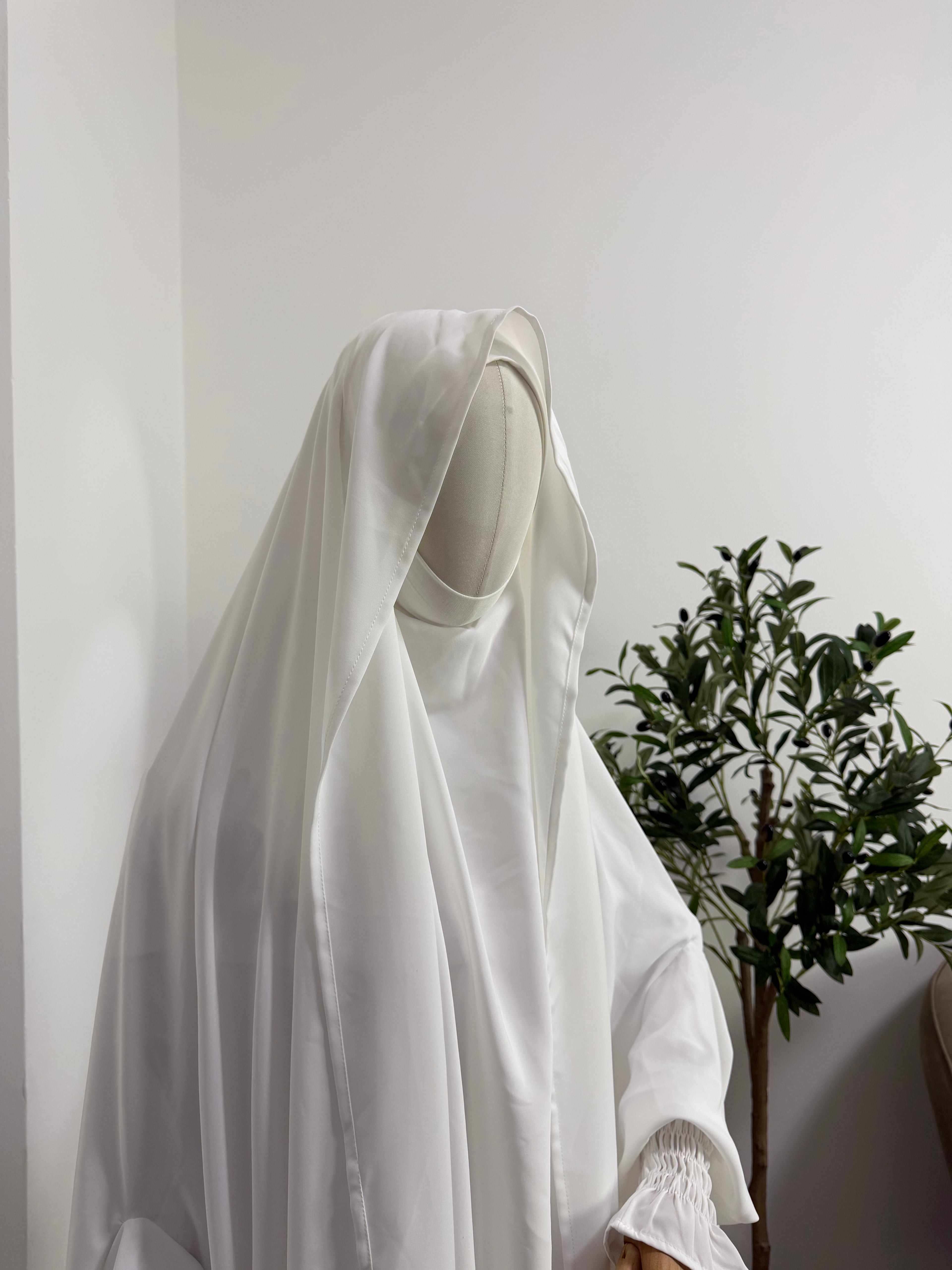 Hochzeitsjilbab mit Unterkleid