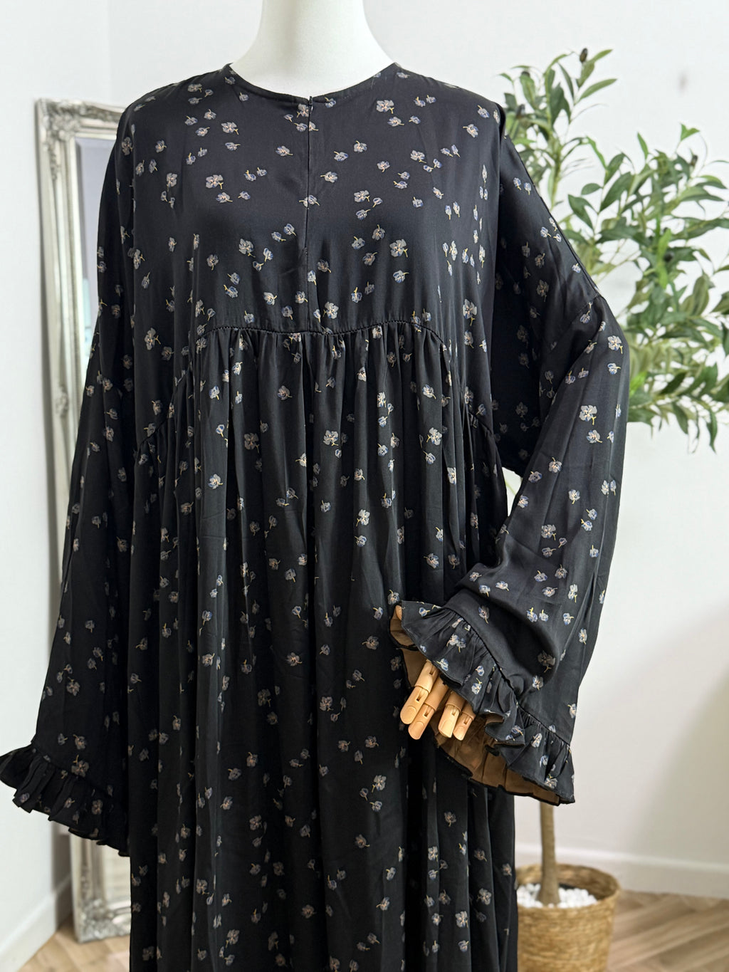 Abaya mit Rüschenärmeln aus 100 % Viskose