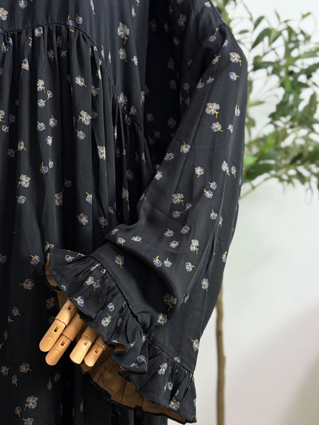 Abaya mit Rüschenärmeln aus 100 % Viskose
