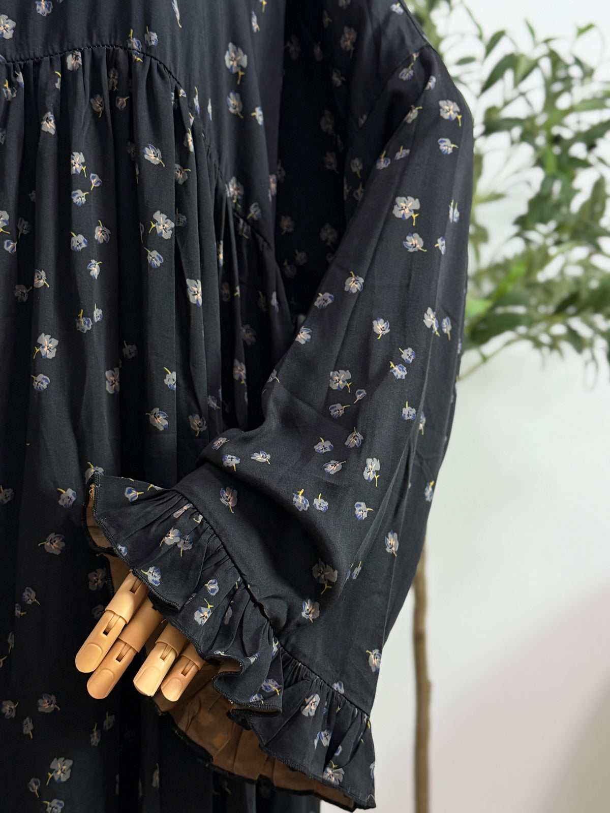 Abaya mit Rüschenärmeln aus 100 % Viskose
