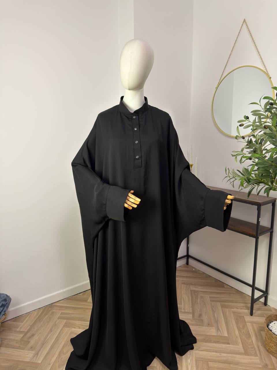 Farasha Abaya mit breiteren Ärmeln