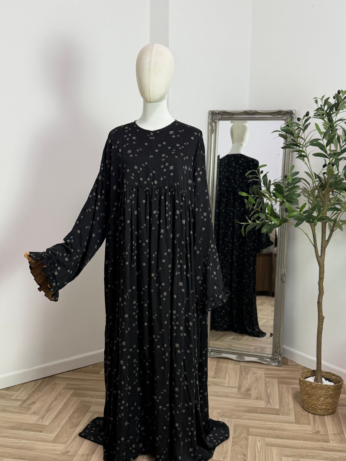 Abaya mit Rüschenärmeln aus 100 % Viskose