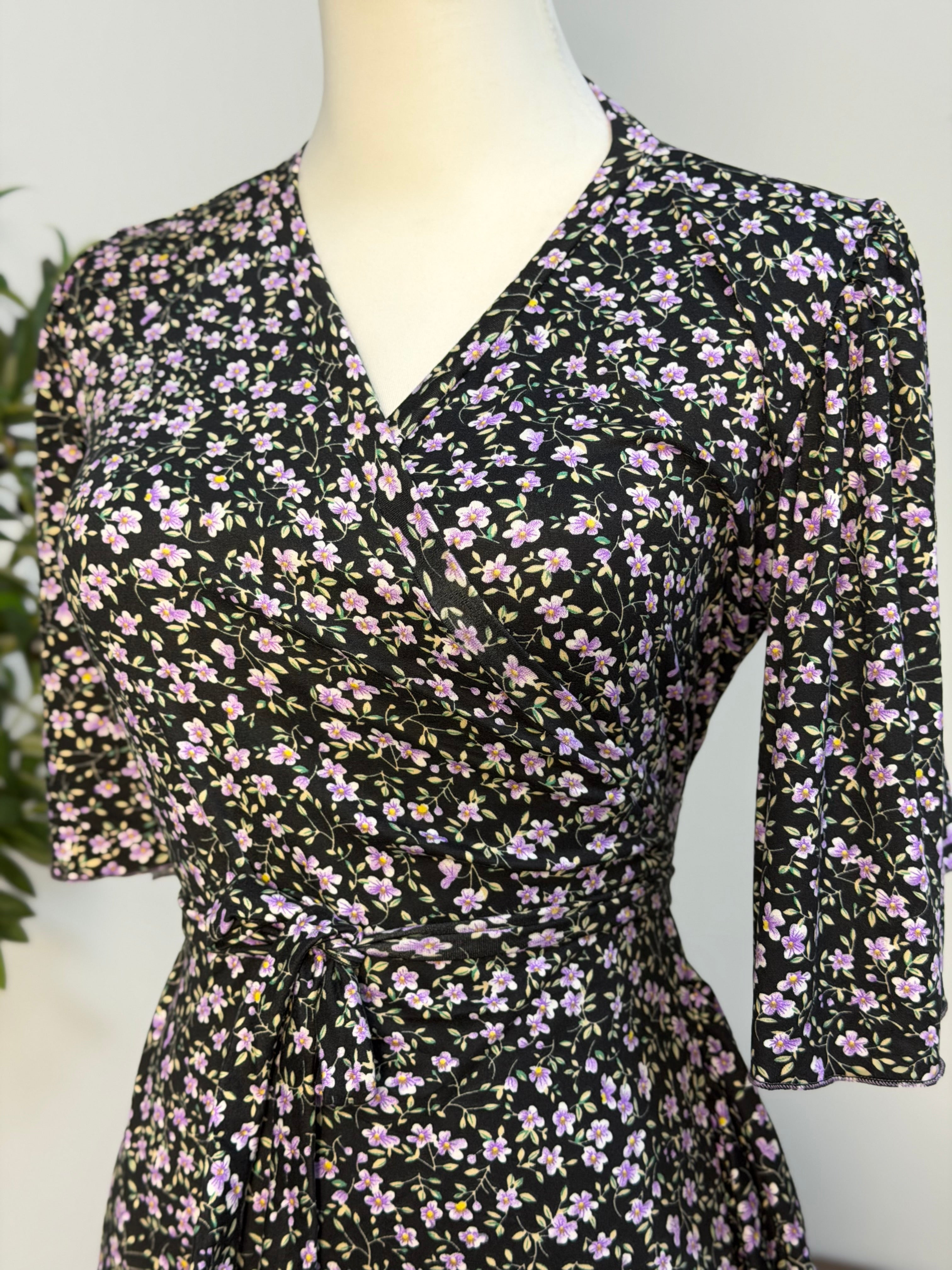 Feminines Wickelkleid