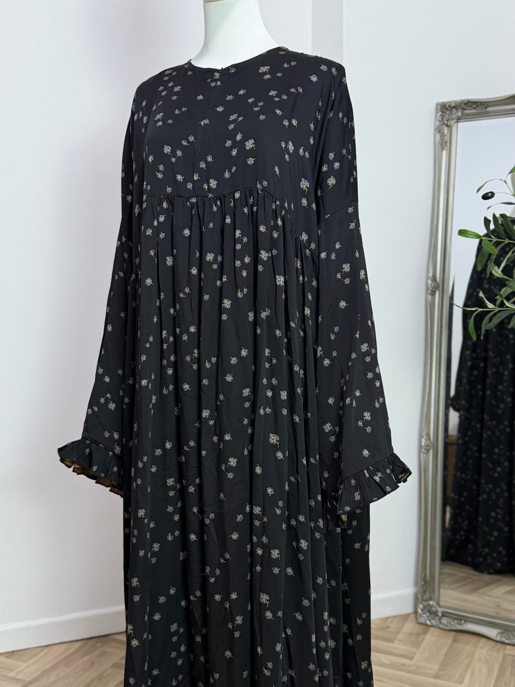 Abaya mit Rüschenärmeln aus 100 % Viskose