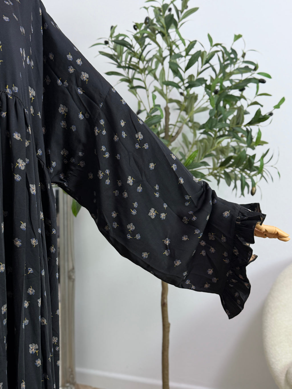 Abaya mit Rüschenärmeln aus 100 % Viskose