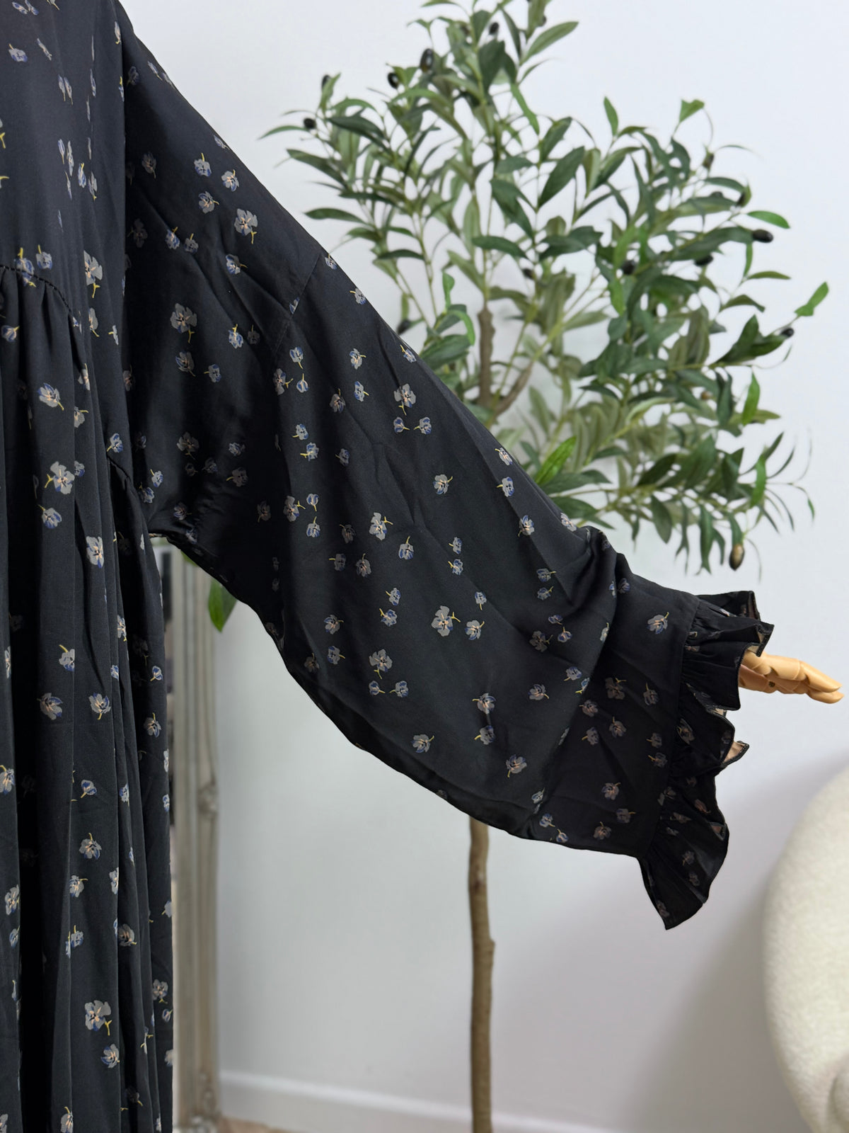 Abaya mit Rüschenärmeln aus 100 % Viskose