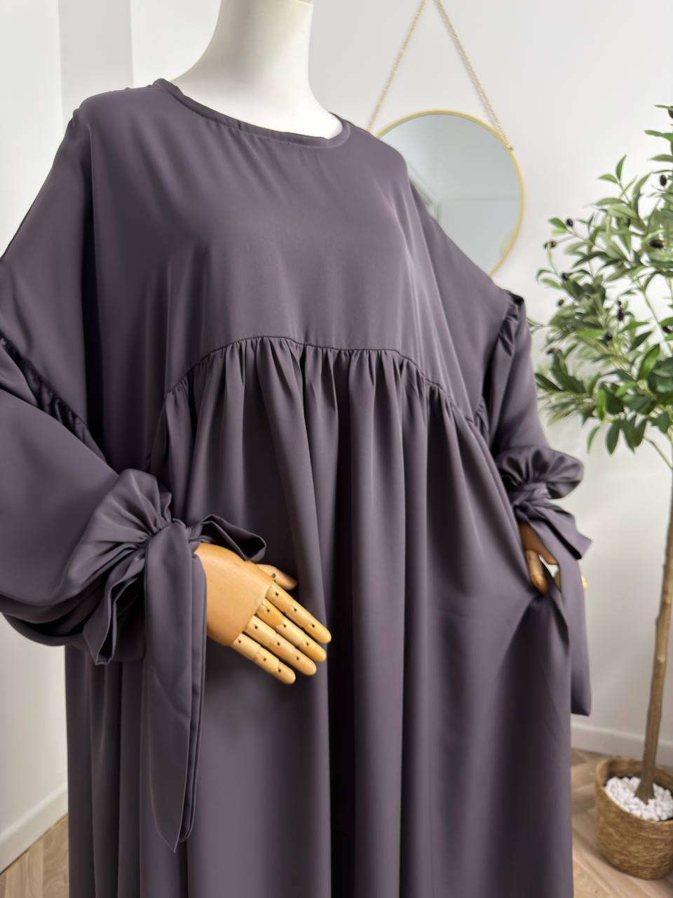 Abaya with balloon sleeves
