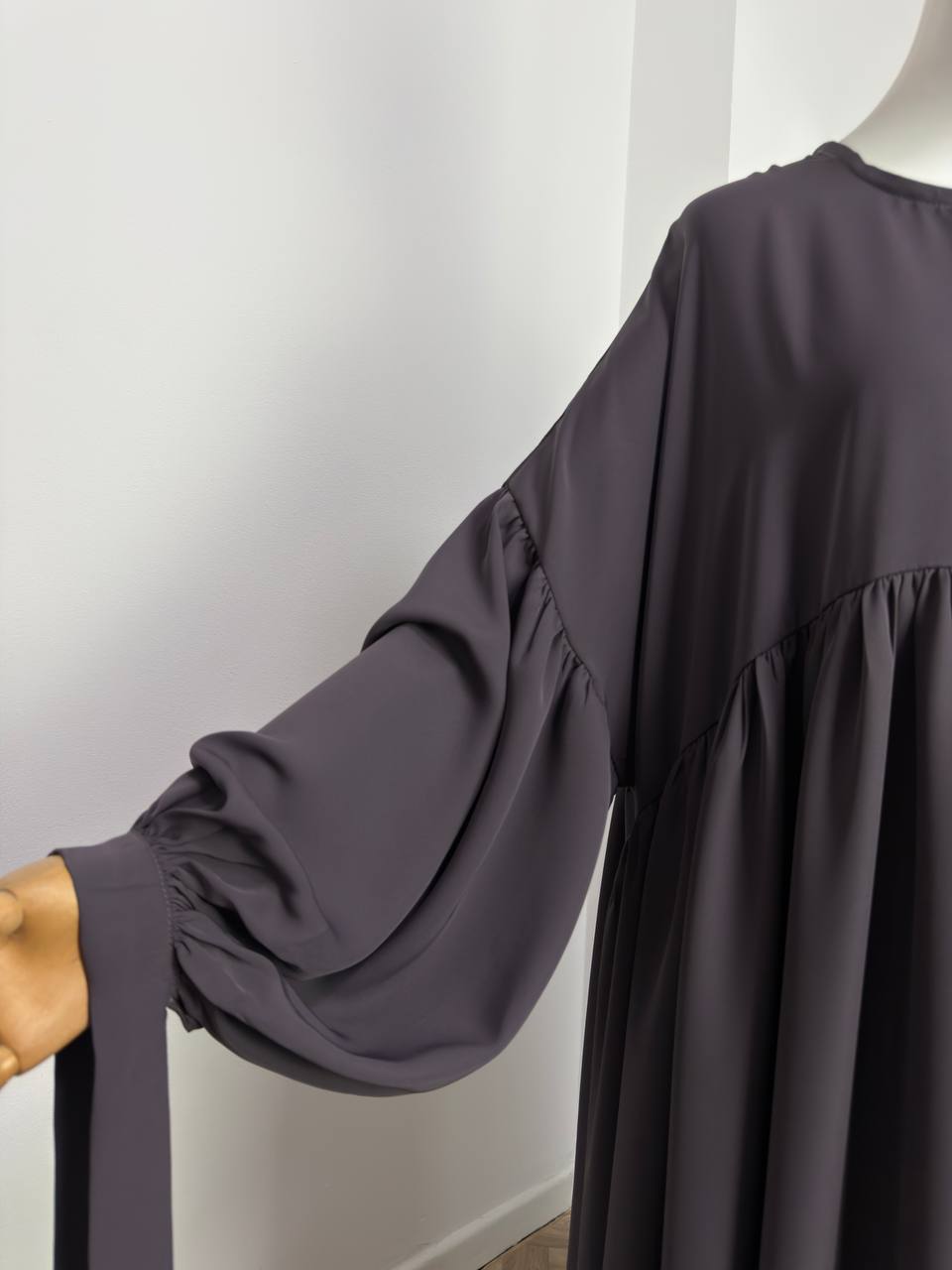 Abaya with balloon sleeves